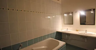 Gite" La Feuillardière" à Champagnac La Riviere en Haute-Vienne salle de bain en bas_24 Gite" La Feuillardière" à Champagnac La Riviere en Haute-Vienne salle de bain en bas_24