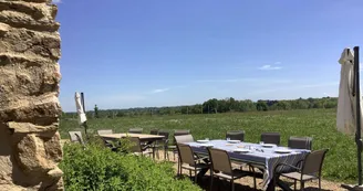 terrasse avec deux tables de 10 personnes_2 terrasse avec deux tables de 10 personnes_2