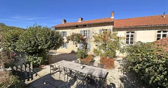 Gîte 'L'école' à Saint Auvent en Haute-Vienne (Nouvelle Aquitaine) - espace commun _32