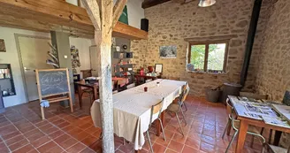 Chambre d'hôtes 'La Cabane' à Saint Auvent en Haute-Vienne (Nouvelle Aquitaine) - salle commune_20