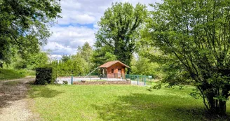 Gite Les Chataigniers à Cussac Hameau de La Maridele en Haute-Vienne - enclos piscine_2