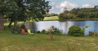 Gite de la Petite Lisonne - commune de Marval en Haute-vienne - Limousin - vue sur l'étang _35